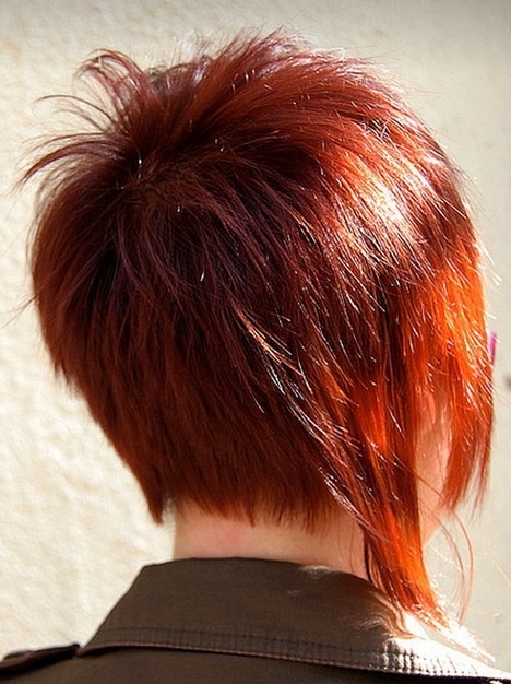 asymetryczny tył cieniowanej fryzury krótkiej, rude włosy, uczesanie damskie zdjęcie numer 50A